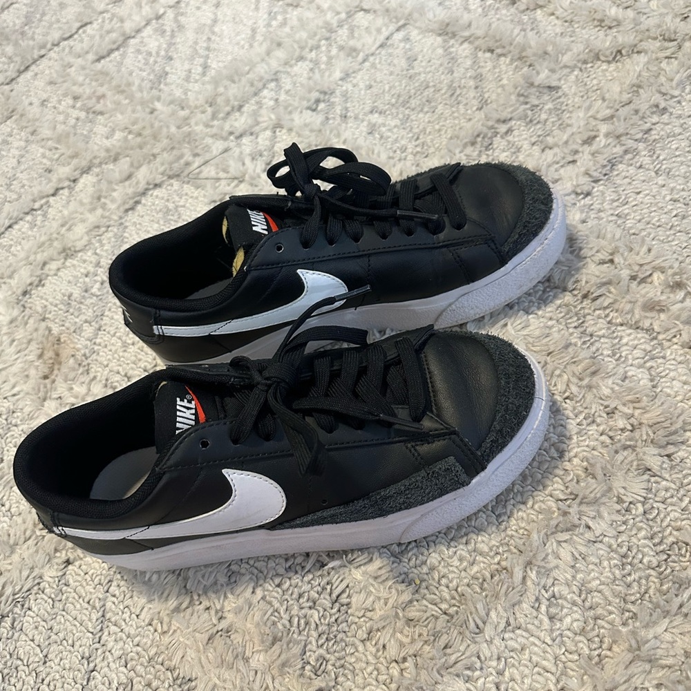 Nike Blazers platform- Black/White